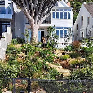 https://house-dragon-tree.hotels-capetown.com